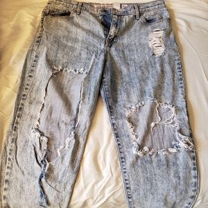 Distressed BoyfriendJeans